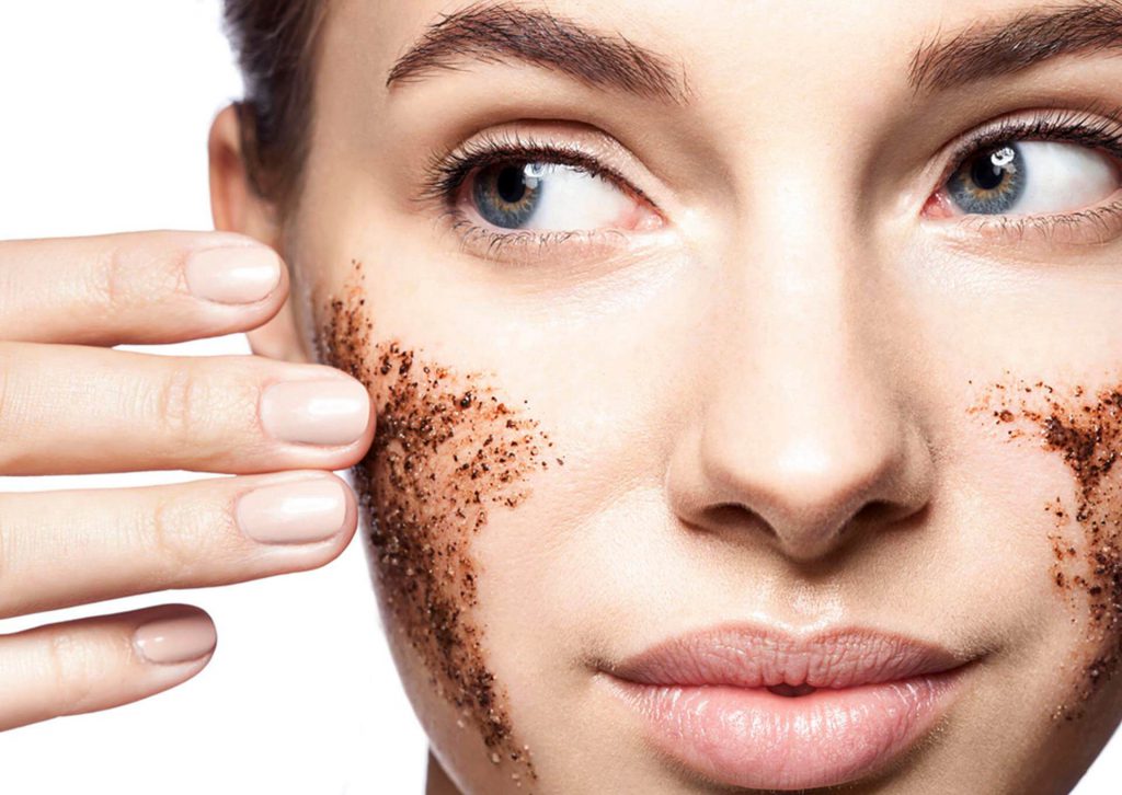 Facial scrub giúp cung cấp dưỡng chất và tạo độ ẩm cho da
