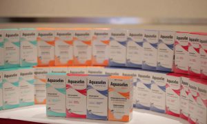 Lăn khử mùi Aquaselin được bày bán rộng rãi trên thị trường với giá khoảng 290.000 đồng